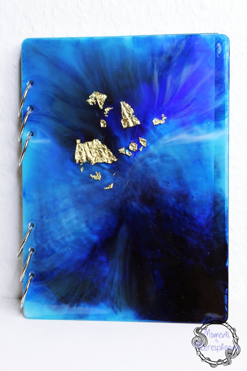 meeresphoenix's tweet photo. #ᴍᴏᴍᴇɴᴛꜱʙʏᴍᴇᴇʀᴇꜱᴘʜᴏᴇɴɪx

Notepad ~Universe and the Sea~

This Notepad measures 16,1 x 21,7 cm and is inspired by the Universe and the sea. 
While the Front is colorful, the backside is simply turqouise. The Insert is lined. https://t.co/onr0vzorlN
