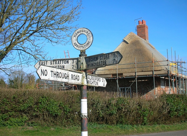 #FingerpostFriday 

#Hampshire #Countryside #thatching #RuralCrafts 
@HampshireLife @GreenHampshire