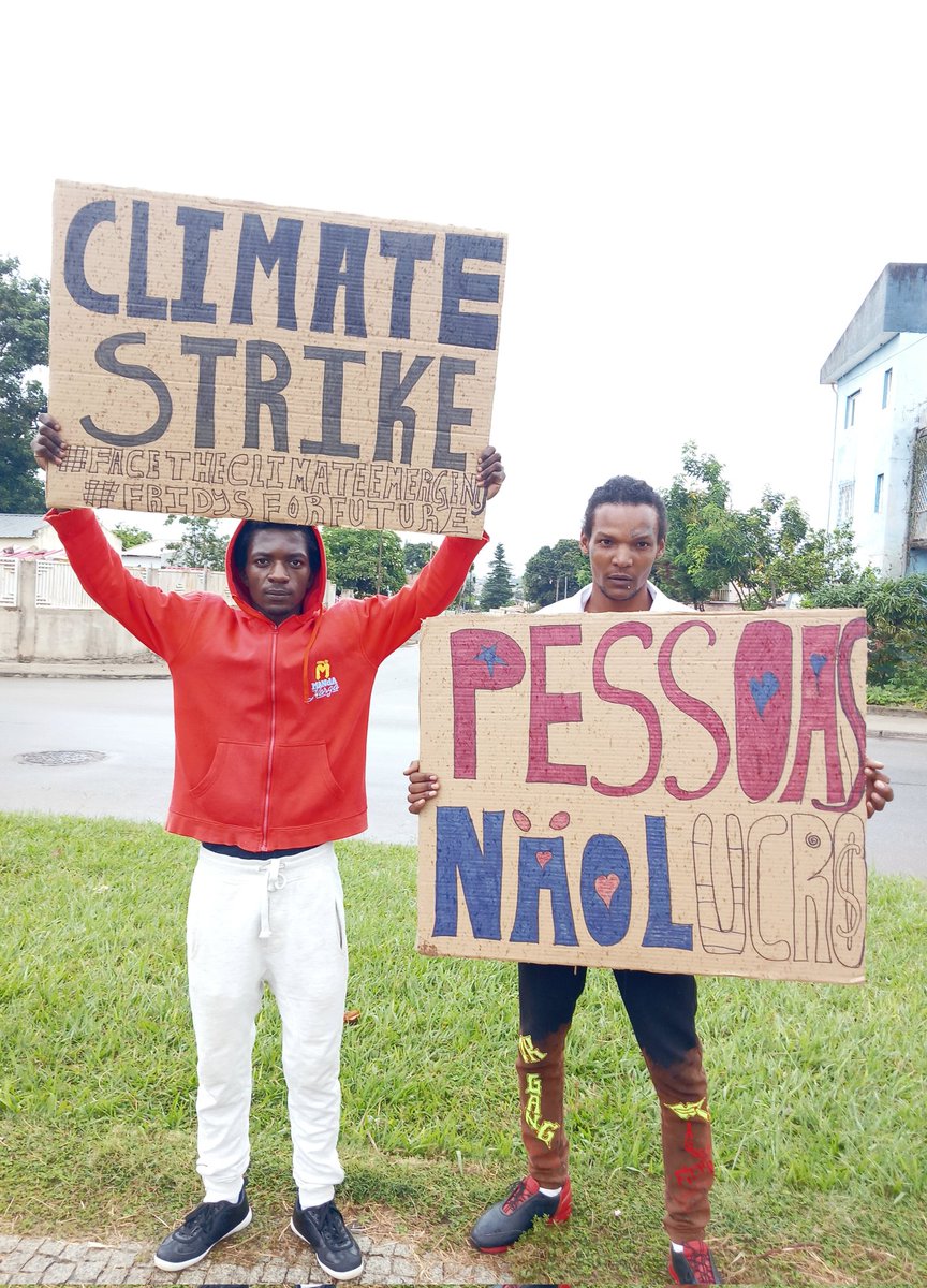 Week 68 #ClimateStrike in #Angola
Debates will not change many minds, actions will change the world.
#FridaysForFuture
#UprootTheSystem
#FaceTheClimateEmergency
#PeopleNotProfit
#twiff 2, Fridays 4 Future Angola, Luanda,Angola, 24,02,2023