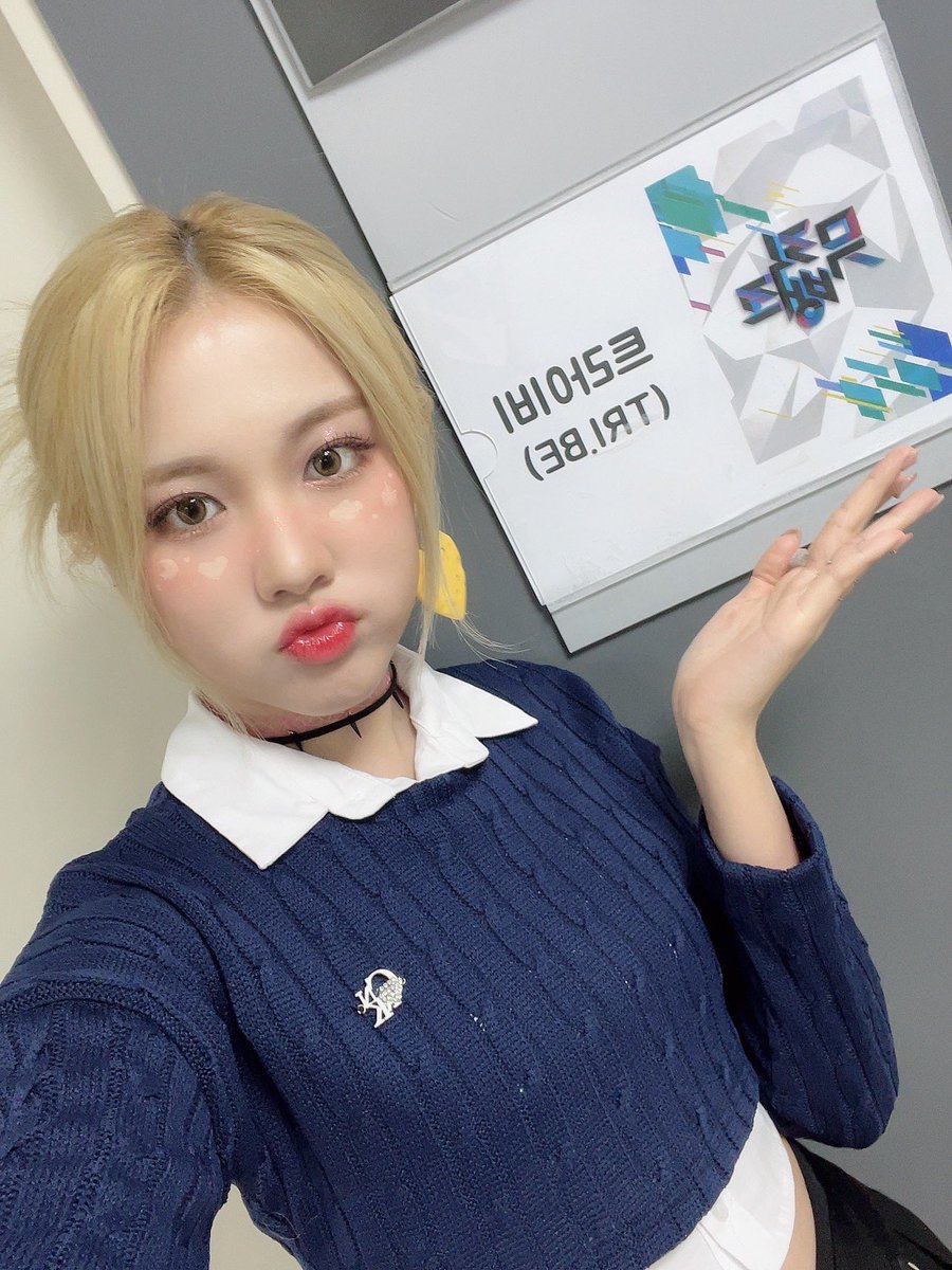 Image for [📺] Today is an exciting Friday! Notification fairy Jia is here to announce Music Bank! 5:05 PM! Let's enjoy while shouting WE ARE YOUNG with the stylish Tri-B at KBS Music Bank🤟 See you later, True!💜 Tri-B TRI_BE WAY WE_ARE_YOUNG https://t.co/hrxlph3IUj