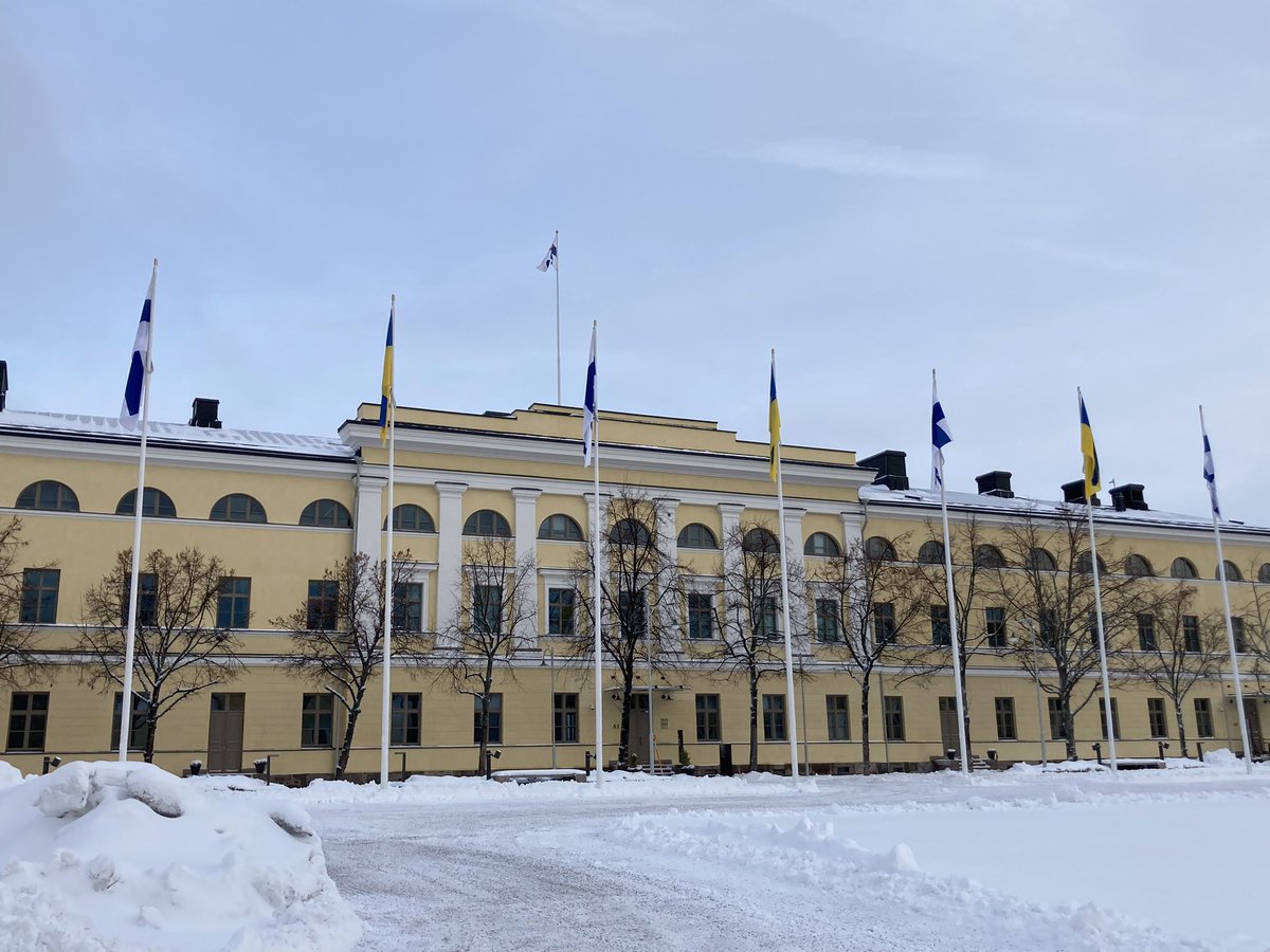 Ukrainan liput liehuvat tänään koko Suomessa. 🇫🇮🇺🇦 #StandWithUkraine