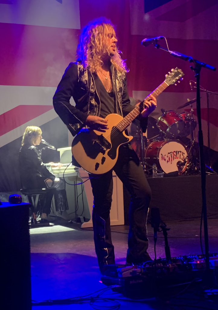 DTRadioDJ's tweet photo. Happy birthday to the one and only Mr @Addostruts !
Got this amazing snap on the rail on the UK tour last year. What a tour that was!
See you soon with the boys. β€οΈβ€οΈ
#AdamSlack #TheStruts https://t.co/rTutJWa2Sd
