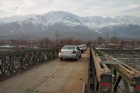 BhartiAjey's tweet photo. Spectacular new #Wayilbridge in #Ganderbal #Kashmir - backbone of Srinagar-Leh Highway is ready. Old Bridge is there. It usually remained shut for vehicular traffic causing problems for commuters.
VIKAS is not visible to opposition parties in #JammuKashmir https://t.co/QTKG5AqXwz