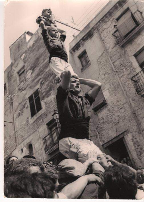 JoveDeTarragona's tweet photo. L'Índiu va començar a fer castells l'any 1947, en un món casteller molt diferent a l'actual. Va ser un membre molt destacat dels troncs de la Colla Vella dels Xiquets de Tarragona durant les dècades de 1950 i 1960.

Aquest és el pilar caminant del 1965.

#castells #castellers https://t.co/rBXEjsj5Pa