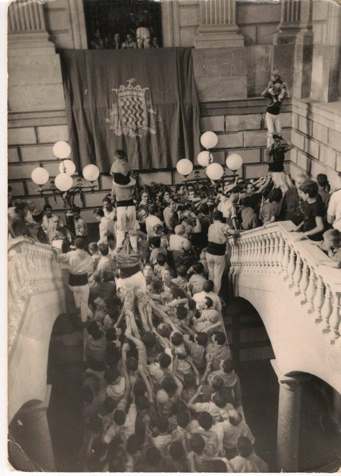 L'Índiu va començar a fer castells l'any 1947, en un món casteller molt diferent a l'actual. Va ser un membre molt destacat dels troncs de la Colla Vella dels Xiquets de Tarragona durant les dècades de 1950 i 1960.

Aquest és el pilar caminant del 1965.

#castells #castellers