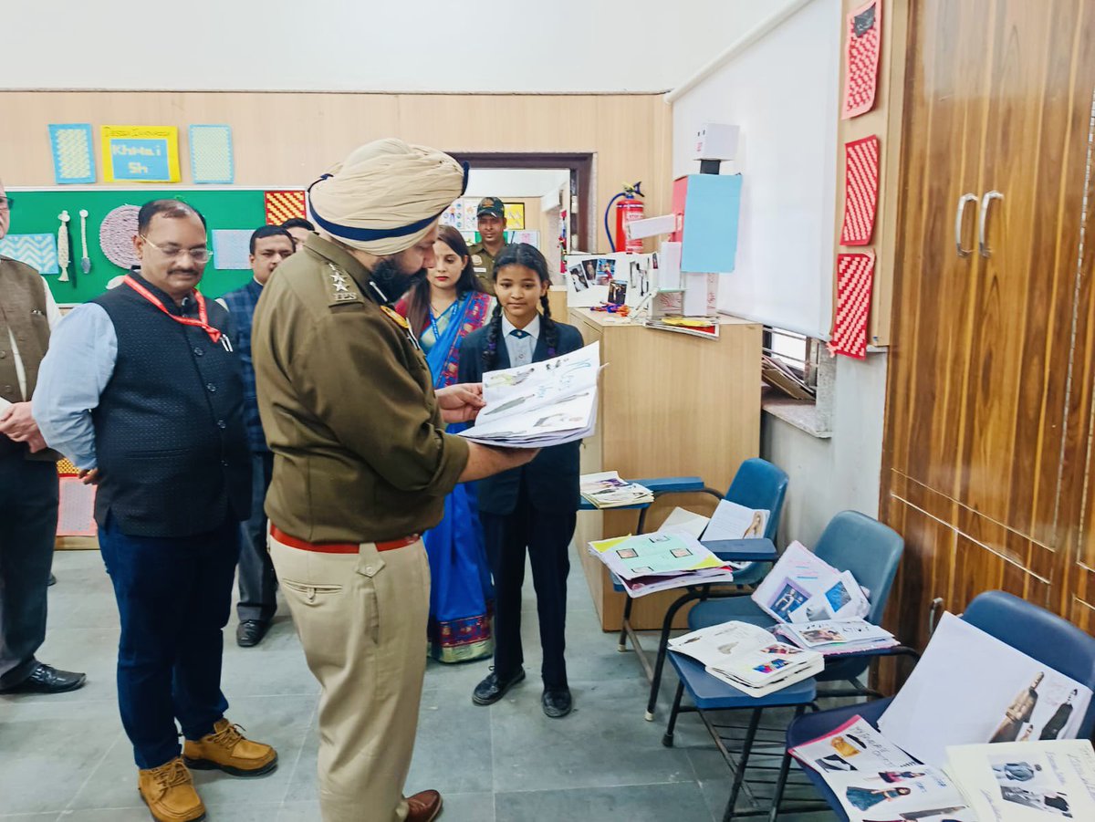 marg_sose's tweet photo. @DcpNorthDelhi Sh. Sagar Singh Kalsi sir visited @marg_sose &amp; motivated our Li’l stars by his 3 golden words “Reading, Speaking &amp; Expressing”
@DelhiPolice @msisodia @Dir_Education @dilli_shiksha @gupta_iitdelhi https://t.co/i0TO2Svp09