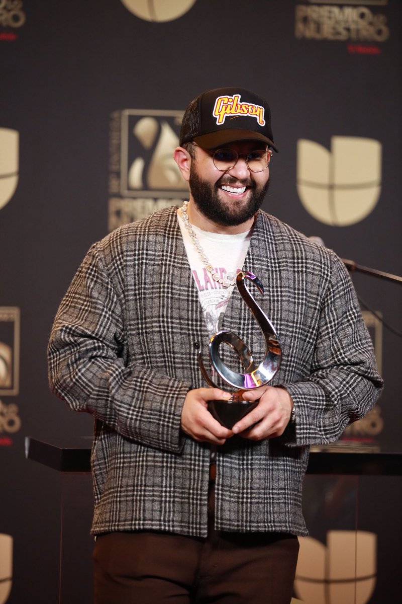Ganamos <a href="/premiolonuestro/">Premio Lo Nuestro</a> Revelación regional mexicano! Gracias a todos 🤍