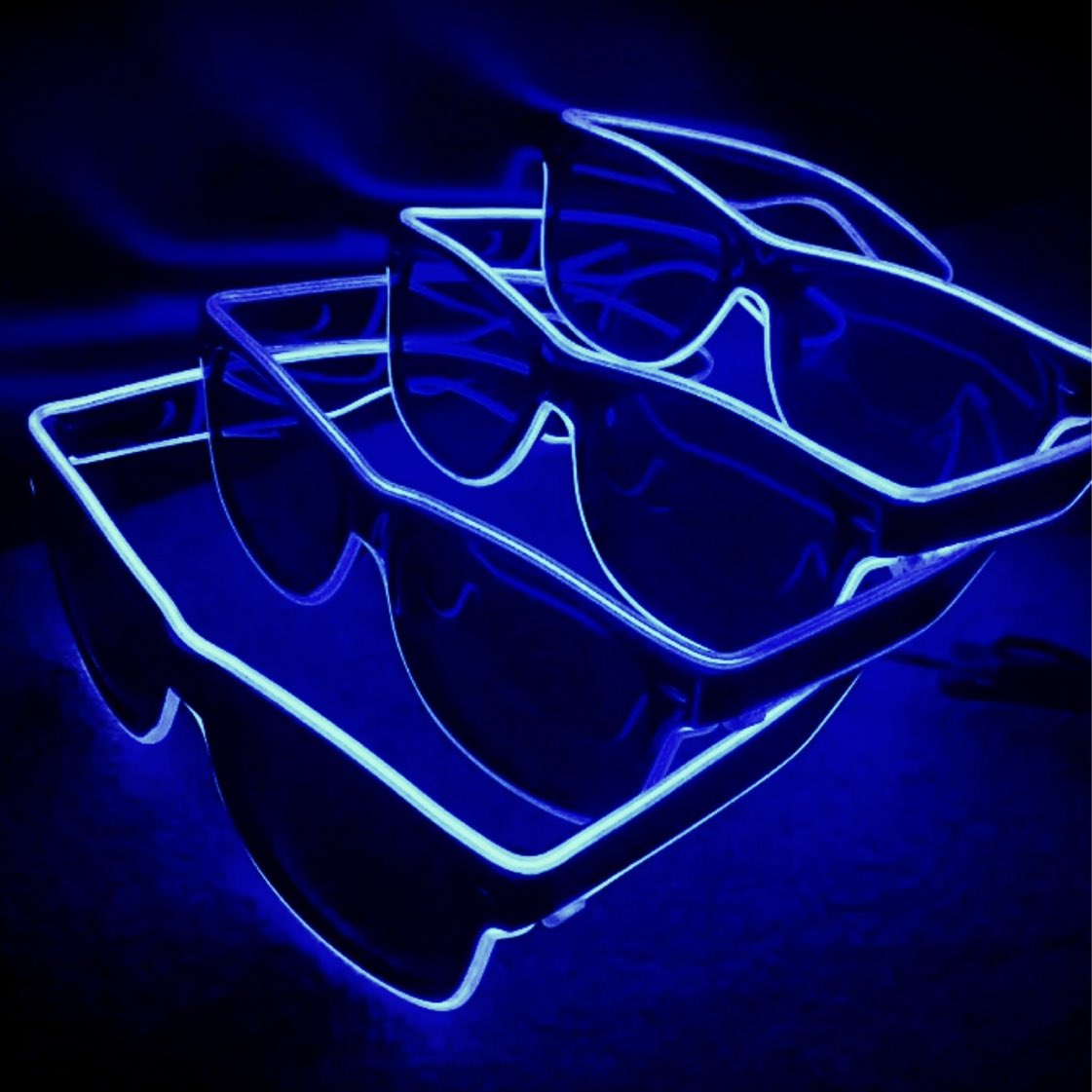 FFShades's tweet image. 😎 #GIVEAWAY #fridayfreebie we are giving away some #neon LED #sunglasses today! Simply #RT with your colour choice &amp;amp; #follow by 8pm to enter! #competition #freebiefriday #win #comp #Bestival #officeparty #Creamfileds #Tomorrowland #Friday #2023