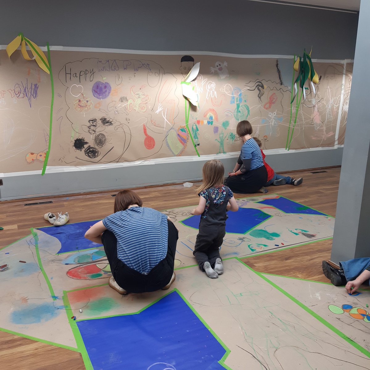 sarahmgoudie's tweet photo. Joyfull day of drawing yesterday 'Welcoming Spring with friends & family' thankyou so much to all who joined and helped @CreativeBCuk #cosycommunity fund for generous support & @GeneralOffice12 for sunfilled gallery space #Stourbridge #drawing https://t.co/8QKBet5IR4