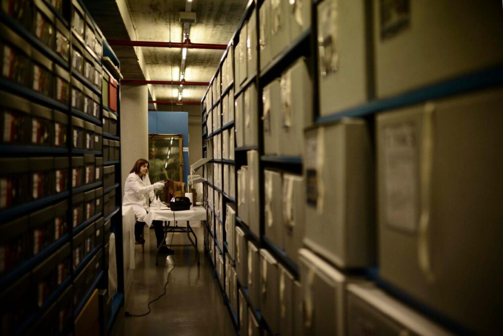 Entreacte_'s tweet photo. 🔎 "Fa cent anys que recollim, preservem, documentem i difonem la memòria de les arts escèniques de Catalunya."

✍️ La @valls_anna, directora del @cdmae_it, explica per què és important tenir un bon Museu de les Arts Escèniques (#perunnouMAE)

👉https://t.co/lhqtgcC1PJ https://t.co/tJH1lvjs8q