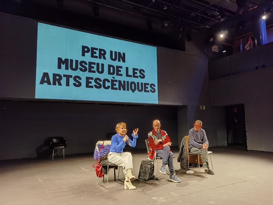 Entreacte_'s tweet photo. 🔎 "Fa cent anys que recollim, preservem, documentem i difonem la memòria de les arts escèniques de Catalunya."

✍️ La @valls_anna, directora del @cdmae_it, explica per què és important tenir un bon Museu de les Arts Escèniques (#perunnouMAE)

👉https://t.co/lhqtgcC1PJ https://t.co/tJH1lvjs8q