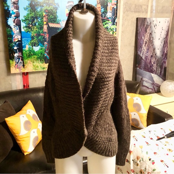 So good I had to share! Check out all the items I'm loving on <a href="/Poshmarkapp/">Poshmark</a> #poshmark #fashion #style #shopmycloset #costablanca #laurenralphlauren #jacob: posh.mk/PvmEvXRPFxb