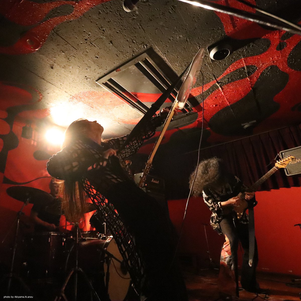 pkpkppk's tweet photo. 2023.2.18 東高円寺UFO CLUB
【Mainliner復活10周年記念祭】
　　　　　　　　　❷(～➓)
♦︎Mainliner(河端一[AMT]+Taigen Kawabe[Bo Ningen]+志村浩二[ex.White Heaven])

#Mainliner #河端一 #Acid_Mothers_Temple 
#Taigen_Kawabe #Bo_Ningen #志村浩二 #White_Heaven #みみのこと https://t.co/uZz8yHGXCz