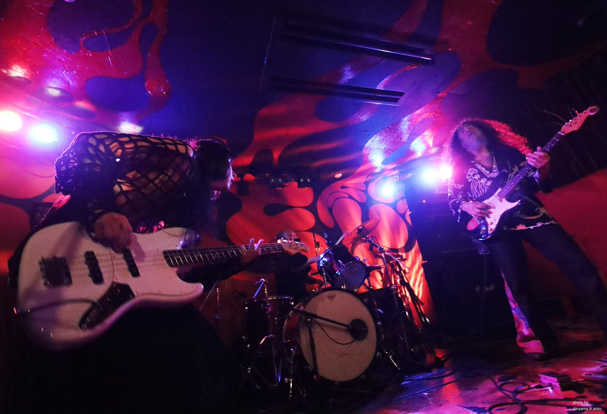pkpkppk's tweet photo. 2023.2.18 東高円寺UFO CLUB
【Mainliner復活10周年記念祭】
　　　　　　　　　❷(～➓)
♦︎Mainliner(河端一[AMT]+Taigen Kawabe[Bo Ningen]+志村浩二[ex.White Heaven])

#Mainliner #河端一 #Acid_Mothers_Temple 
#Taigen_Kawabe #Bo_Ningen #志村浩二 #White_Heaven #みみのこと https://t.co/uZz8yHGXCz