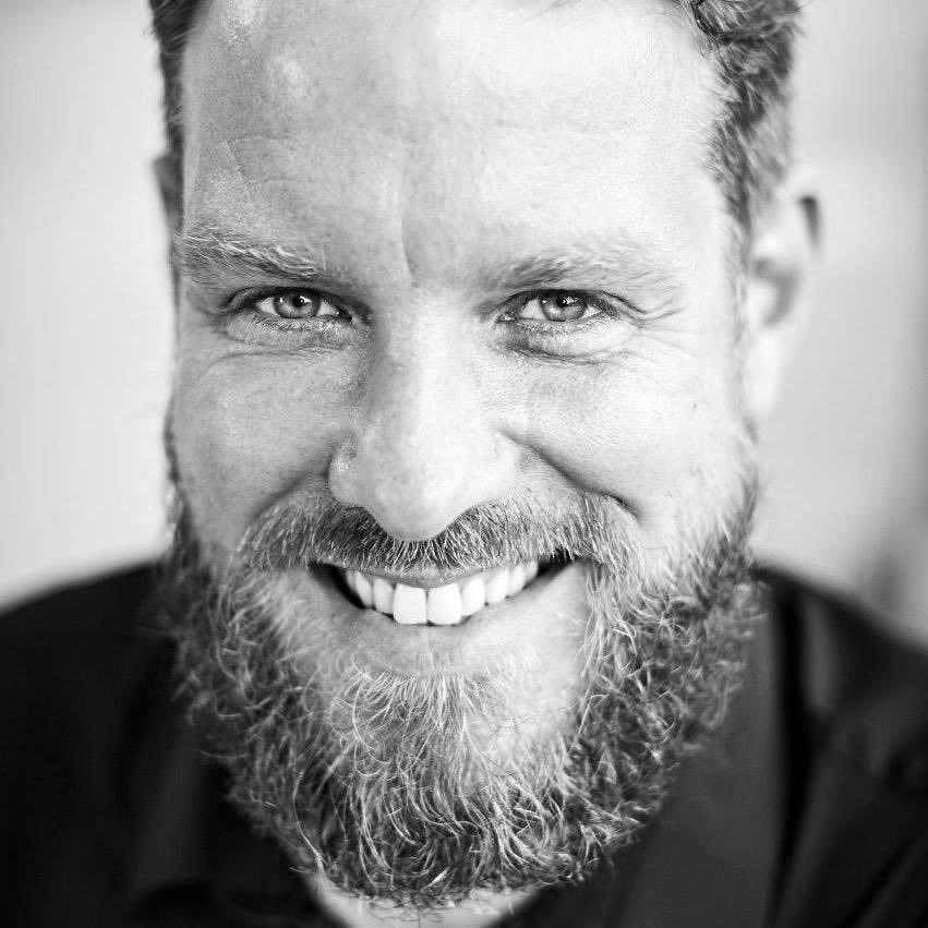 Diego Cortez Salas (@dc_salas) on Twitter photo Il est de ces profs qui marquent. Il était mon premier employeur dans la comm’, j’étais son premier employé/student. Il m’a appris la puissance des mots justes, l’efficacité de l’écriture web. C’était un passionné, 1 force à toute épreuve. Merci pour tout <a href="/fredwauters/">Fred Wauters</a> 🖤✨ Il est de ces profs qui marquent. Il était mon premier employeur dans la comm’, j’étais son premier employé/student. Il m’a appris la puissance des mots justes, l’efficacité de l’écriture web. C’était un passionné, 1 force à toute épreuve. Merci pour tout <a href="/fredwauters/">Fred Wauters</a> 🖤✨