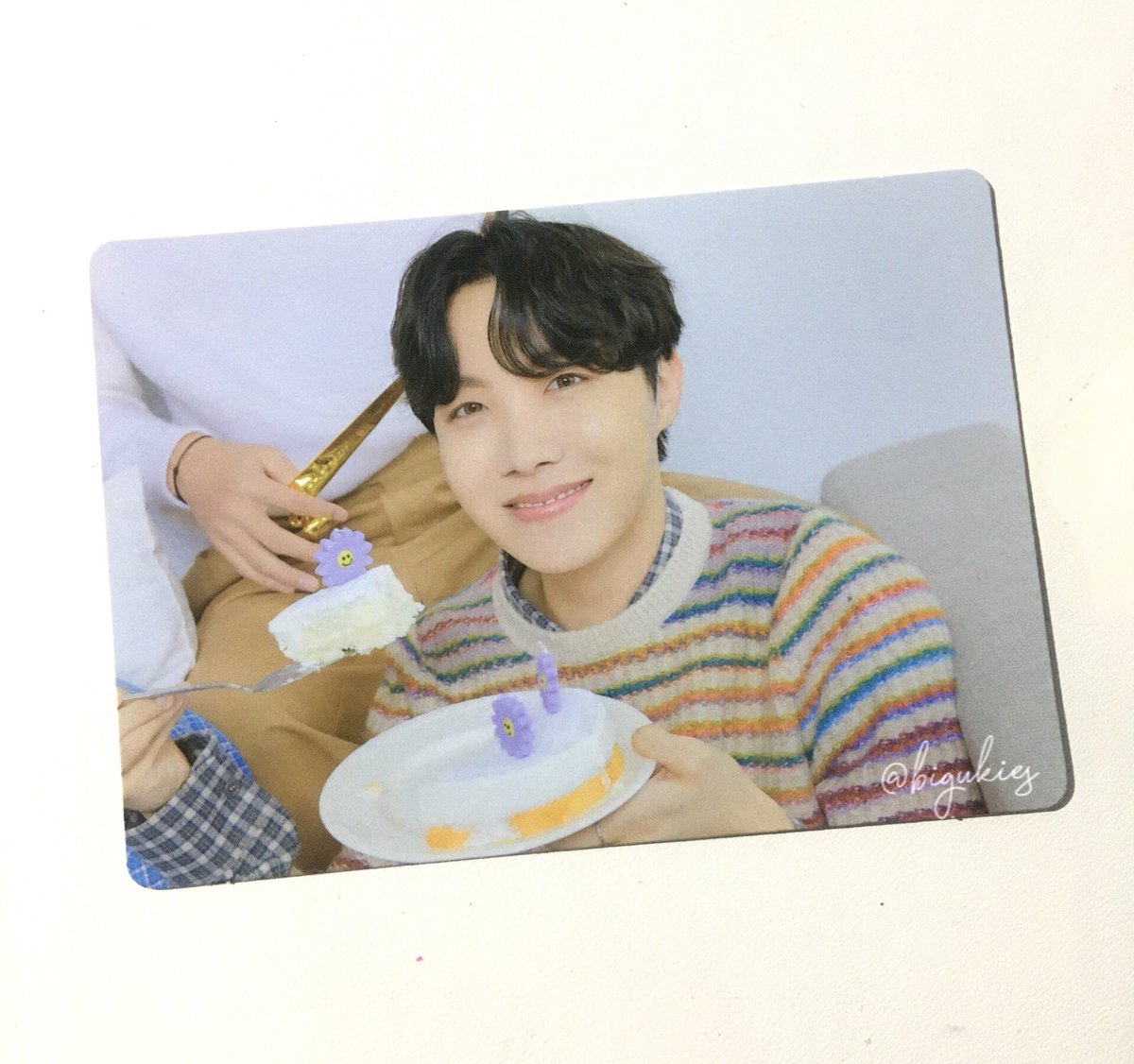 bigukies's tweet photo. first time to win from a raffle event last bts ytc in cinema held by @CAAMPBangtan, and it came today. Thank you for this ytc jhope mini PC! 💗💗 https://t.co/vagFo4qHaw