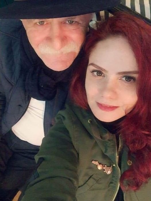 Değerli sanatçımız Orhan Aydın'ın 
Kızı Eylem'in vasiyeti ortaya çıktı..
Babacığım,mezarımı toprakla örttükten sonra,
Üzerine bir ekmek kabuğu ufala,” 
“Serçeler gelir; 
Seslerini duyar, 
Yalnız olmadığıma sevinirim...😔🙏😥🌿