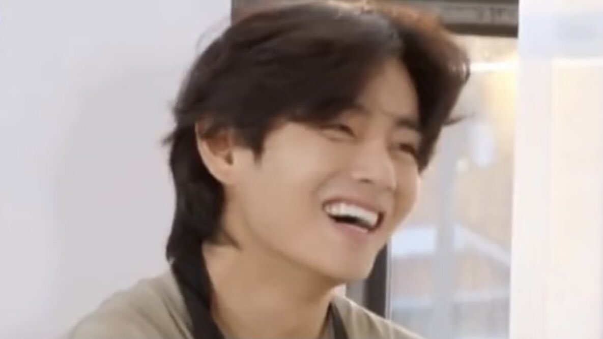 taehyung thinker tweet media