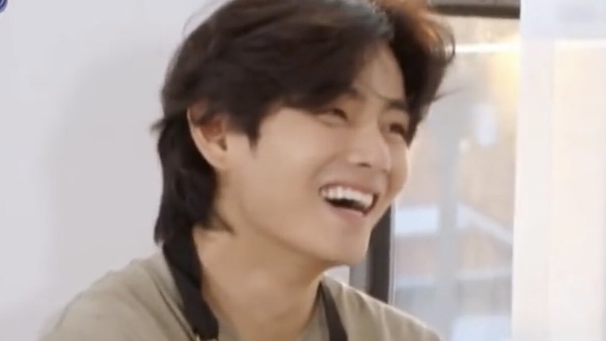 taehyung thinker tweet media