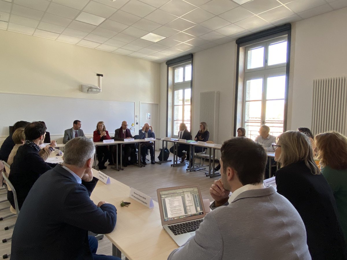 #CNRÉducation #NotreEcole Le <a href="/LyceePaulBert64/">LP Paul Bert</a> présente à la rectrice son projet de classes collaboratives, qui développe les compétences scolaires sociales utiles pour leur poursuite d’études insertion professionnelle. Il fait partie des 17 1er projets validés dans l’<a href="/AcBordeaux/">Académie de Bordeaux</a>!