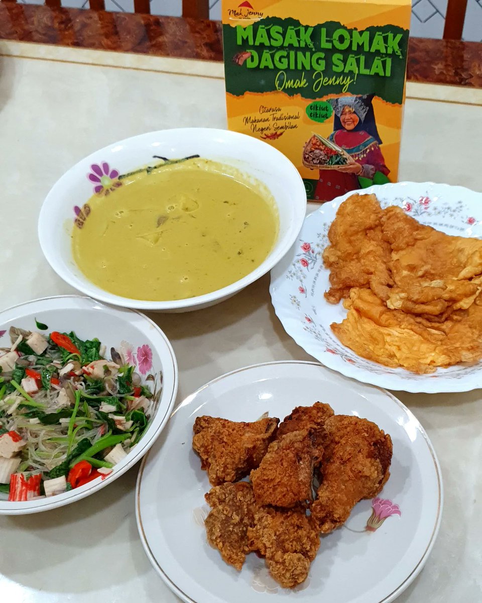 by_babykim's tweet photo. Harini Den masakk utk laki den ..
Yo laaah lamo x jmpo kan.. rindu soo den masak sodap2 bonarrr arini . π€£π€£
π Masak lomak Daging Salai Omak Jenny
π bayam suhun aka Japche versi Malaysia
π ayam Goreng
π telur dadar
Donee~~
#babykiminthekitchen
#mainmasak2 https://t.co/Wg7iK4P1Gc