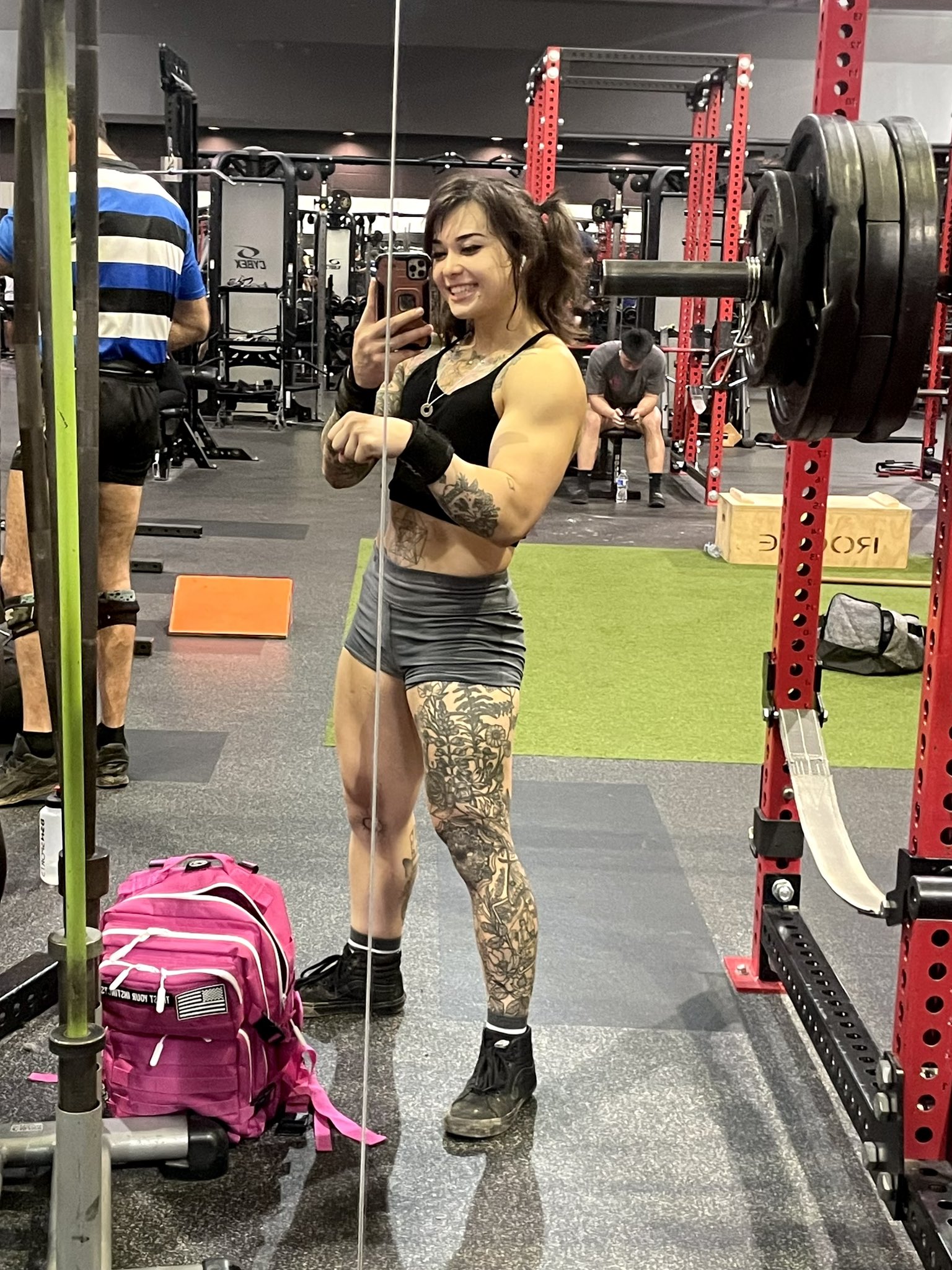 Cleo Mercury 💫 on Twitter: "i finally hit 225 on bench press! 💪🏼 fuck