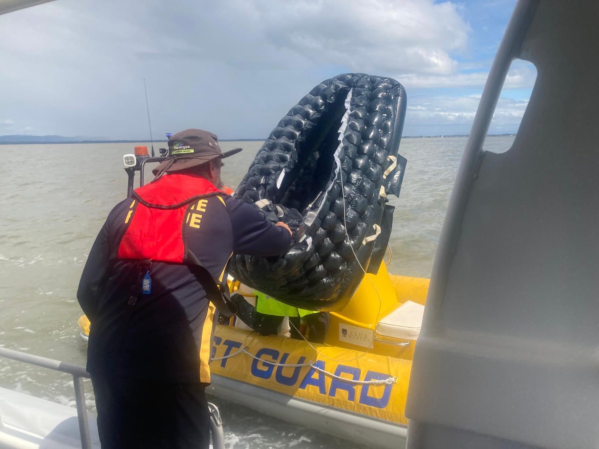 VMRBrisbane's tweet photo. Today Sands Rescue assisted Coast Guard Vmr403 Redcliffe with there annual RAAF winch training today in Deception Bay. Great training ferrying pilot’s and their life rafts out to be dropped off and then picked up by helicopter. https://t.co/MlFCJqo9Ha