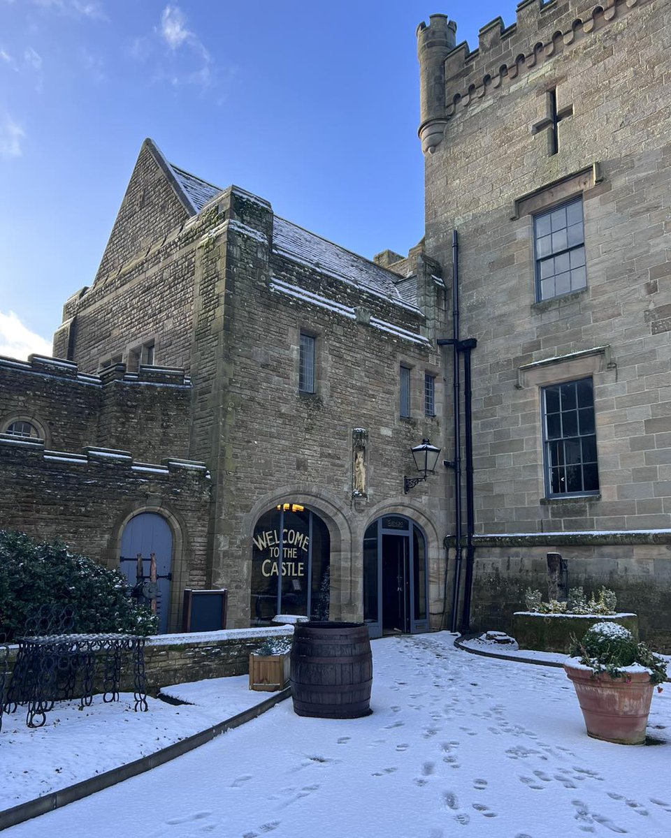 RyedaleCashReg's tweet photo. @sneatoncastle Whitby. We have had the pleasure of installing a new EPOS System running the latest @icrtouch software with 4x Handheld Units using PocketTouch to allow orders to be taken &amp; sent directly to the kitchen/bar printer. We have also integrated card terminals from DoJo https://t.co/feyVbUls47