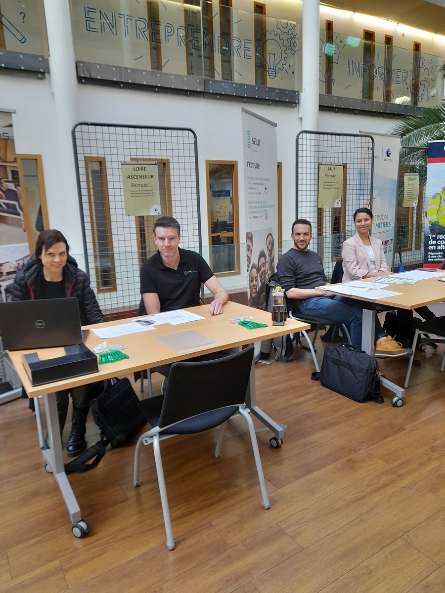 poleclapier's tweet photo. Ce matin forum annuel du BTP 
Présentation du secteur via un Escape Game animé par la CAPEB 
Recrutement merci aux entreprises présentes #saur #loireascenseur #geiqbtp #tomainterim #adecco #eiffage #randstad #manpower #federationdubtp 
Se former #cfa #greta #afpa https://t.co/iXOKDTXbic