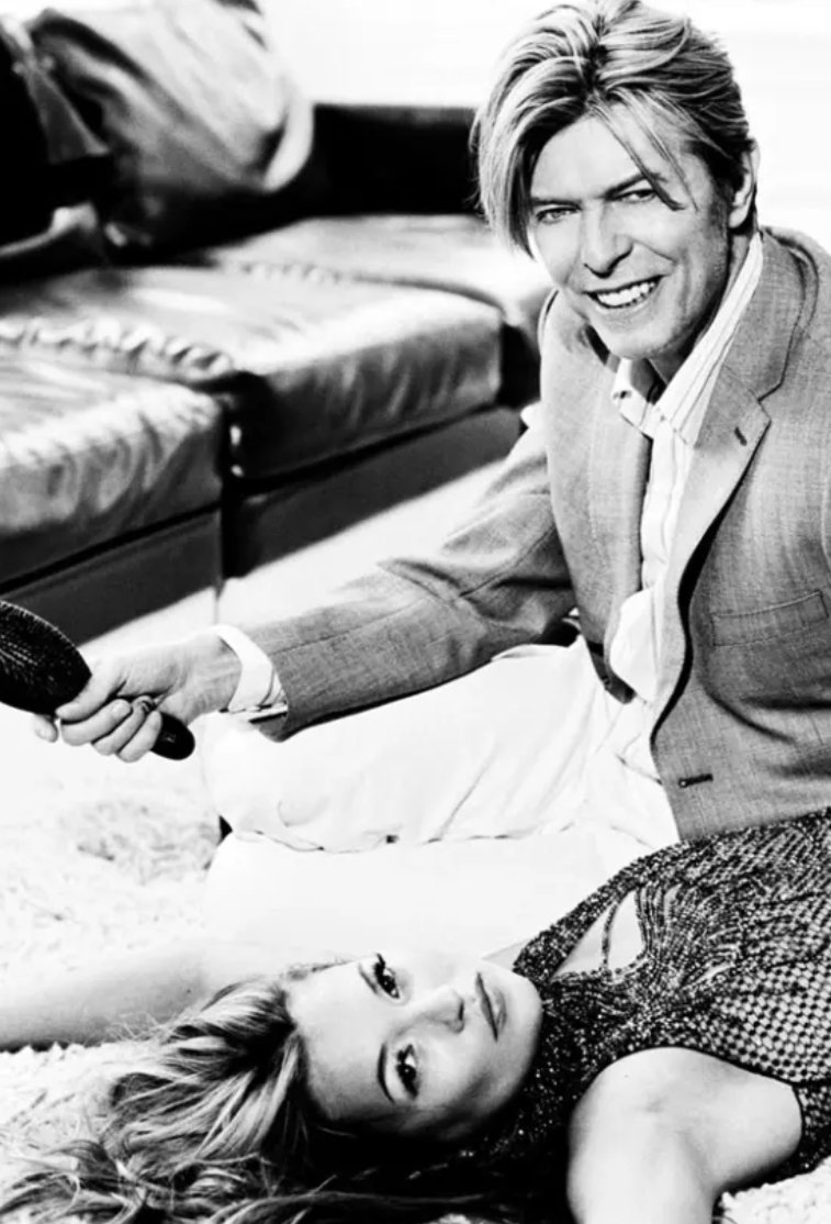 Are you attending <a href="/nft_paris/">NFT Paris</a>? Join us in just 1 hour for the Quantum Champagne Reception with special guest @ellenvunwerth as we celebrate her first ever NFT collection - 'TINSEL TOWN HEROES' 🇫🇷 🍾   

⏰ 2:30pm today!
📍Stand B, NFT Paris