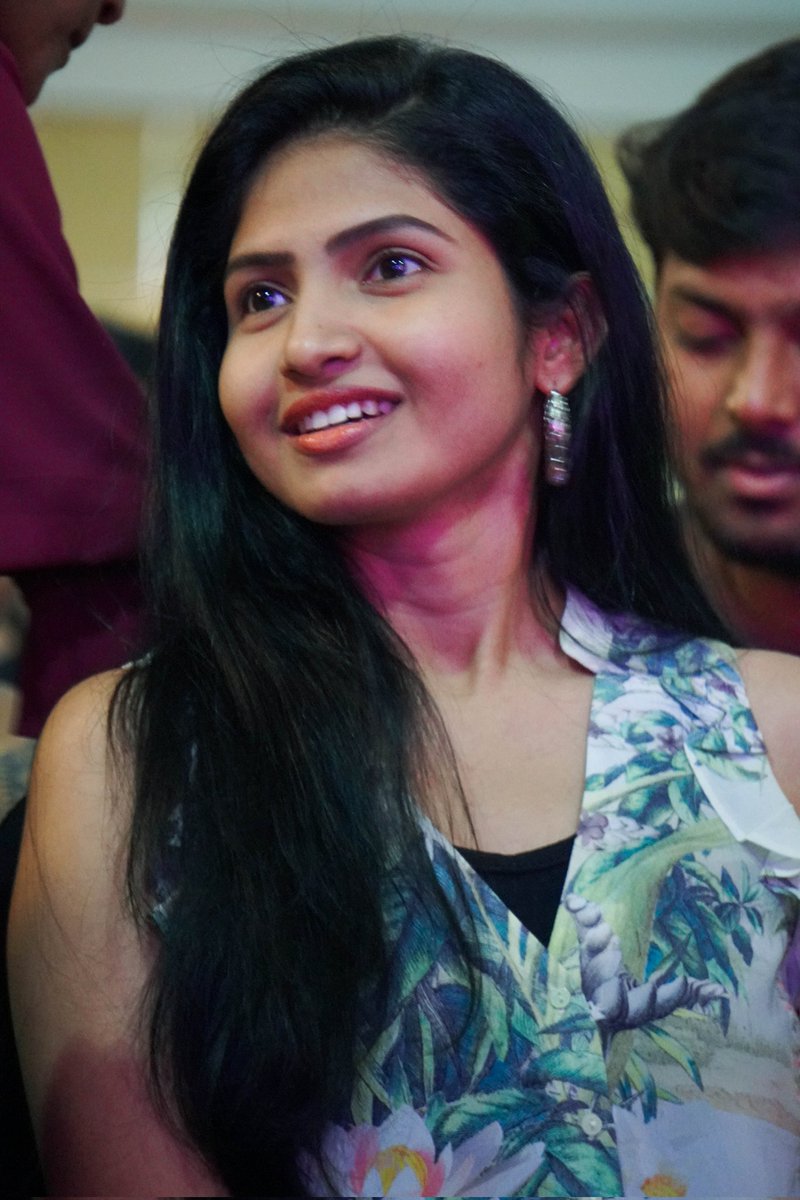 VenbaOfficial's tweet photo. Beauty begins the moment you decide to be yourself...😇❤ https://t.co/0hSWOcZQJ3