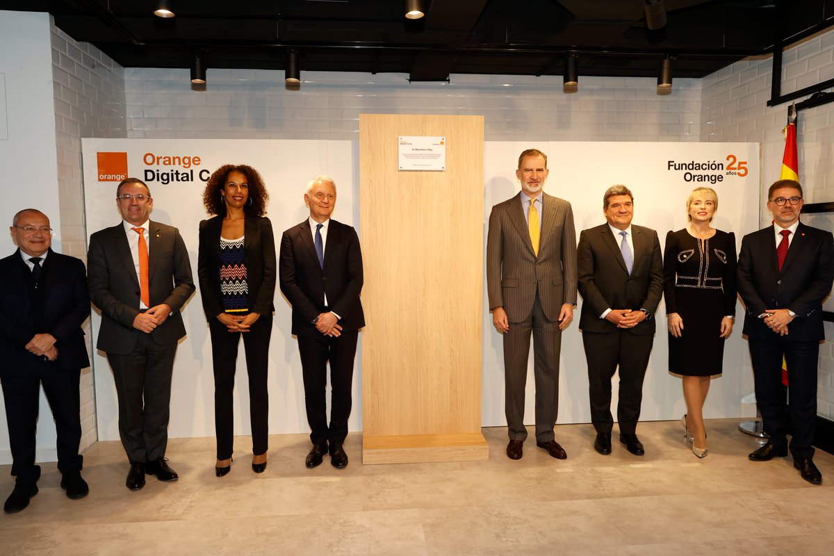 El Rey ha inaugurado la sede física de la plataforma gratuita de formación #OrangeDigitalCenter, de la Fundación Orange, donde se potenciarán las habilidades digitales, especialmente de colectivos vulnerables o en riesgo de exclusión social. 

➡️casareal.es/ES/Actividades…