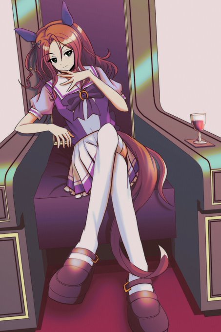 勝負服仕様椅子にご満悦のキングさん。 #ウマ娘2周年 #キングヘイロー 