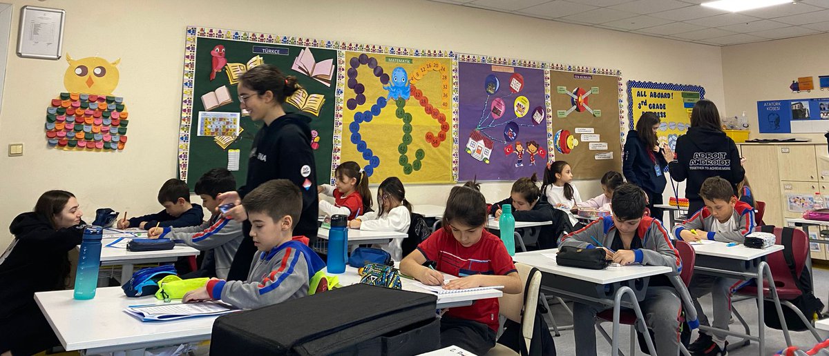 bahcesehirist's tweet photo. Bahçeşehir Koleji Anadolu Lisemiz robotik takımından Adroit Androids takımı, 3 ve 4. Sınıf öğrencilerimize takımlarını tanıtıp, çeşitli etkinlikler yaptılar. Bu güzel etkinlik için kendilerine teşekkür ederiz🌸 https://t.co/utLd3xgON9