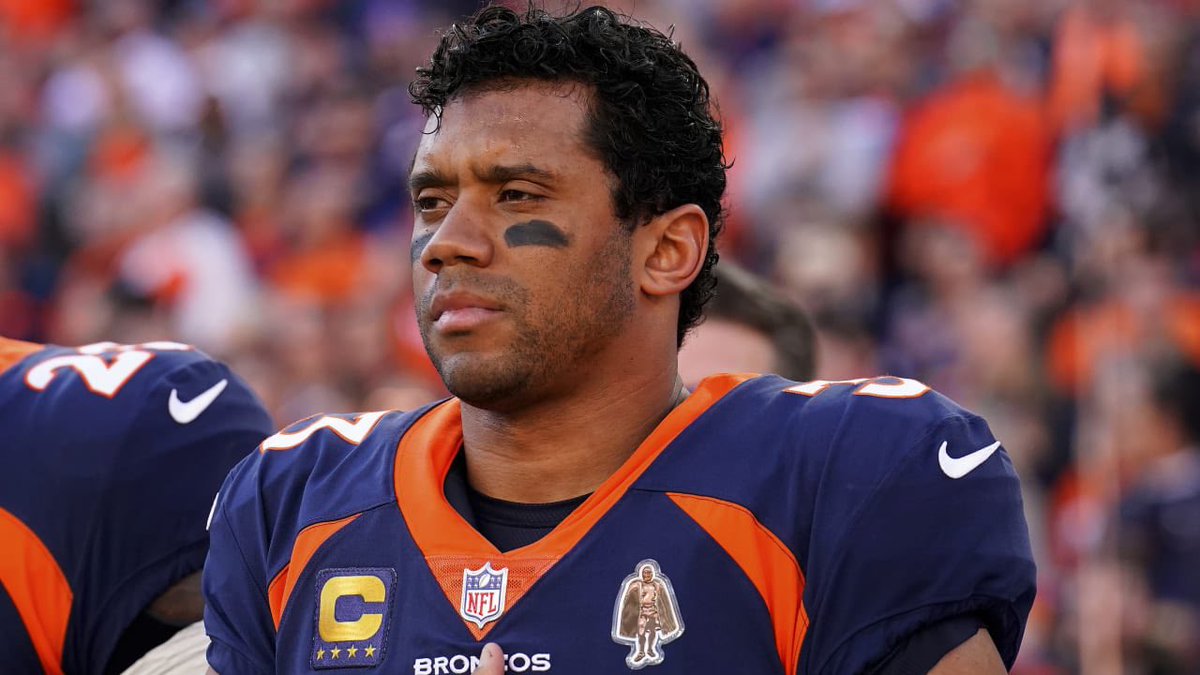 jasrifootball's tweet photo. Report: Russell Wilson had his own office on the second floor, the same floor where coaches and executives worked, which created an “unusual team dynamic”, per @TheAthleticNFL 

"The players were always on the first floor. they never really came up to the second floor.” https://t.co/ZJd0vIQ0km