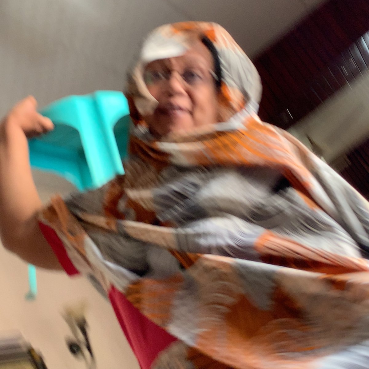 Mahjooooub's tweet photo. الوالدة بداية الونسه vs الوالدة نهاية الونسه😂😂😂❤️ https://t.co/3s9RX33yH8