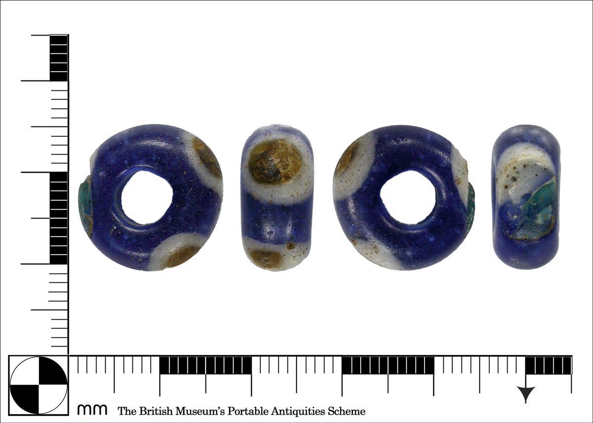 A beautiful cobalt blue glass bead with three ‘eye’ decorations for this week’s #FindsFriday

See Record CORN-8D8D30:
finds.org.uk/database/artef…

The bead is on display here at the Museum of Cornish Life, Helston!

 #PortableAntiquitiesScheme #RecordYourFinds #Archaeology #Cornwall