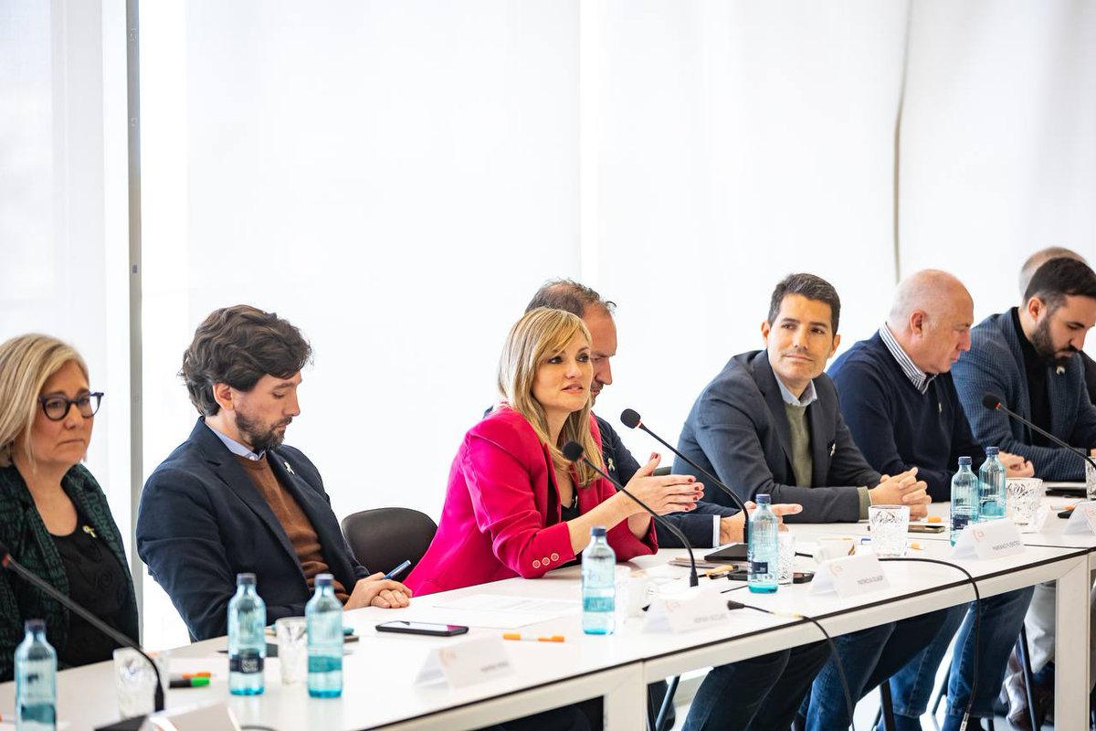 CiutadansCs's tweet photo. 🟠@CiudadanosCs celebra su Comité Nacional en Valencia, con la presencia de @carrizosacarlos, @Nmartinblanco y @joansabadell 

👌Somos la alternativa a las nocivas políticas del bipartidismo, la opción que necesita España para mejorar la vida de los ciudadanos, #PorLosTuyos https://t.co/4RvFMlW14N