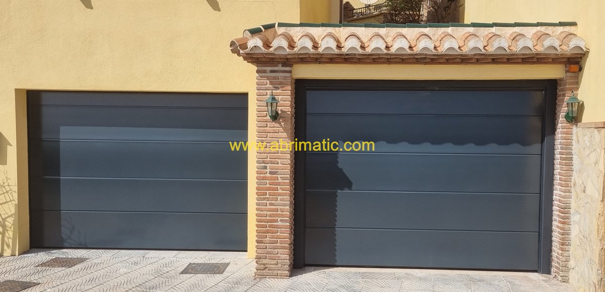 abrimatic's tweet photo. Instalación de puertas seccionales Novoferm en panel liso sin acanalado en gris antracita
#puertaseccional #puertaautomatica #abrimatic https://t.co/S3tRh7pcAS