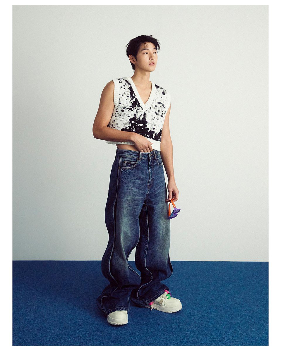 SJKDoingThings's tweet photo. I need a moment please 👽#SongJoongki #GQ #marchissue https://t.co/yKAWjQdkW3