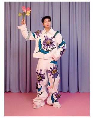 SJKDoingThings's tweet photo. 💐🧑🏻‍🚀 #SongJoongki #GQ #marchissue https://t.co/7W85CPHePM
