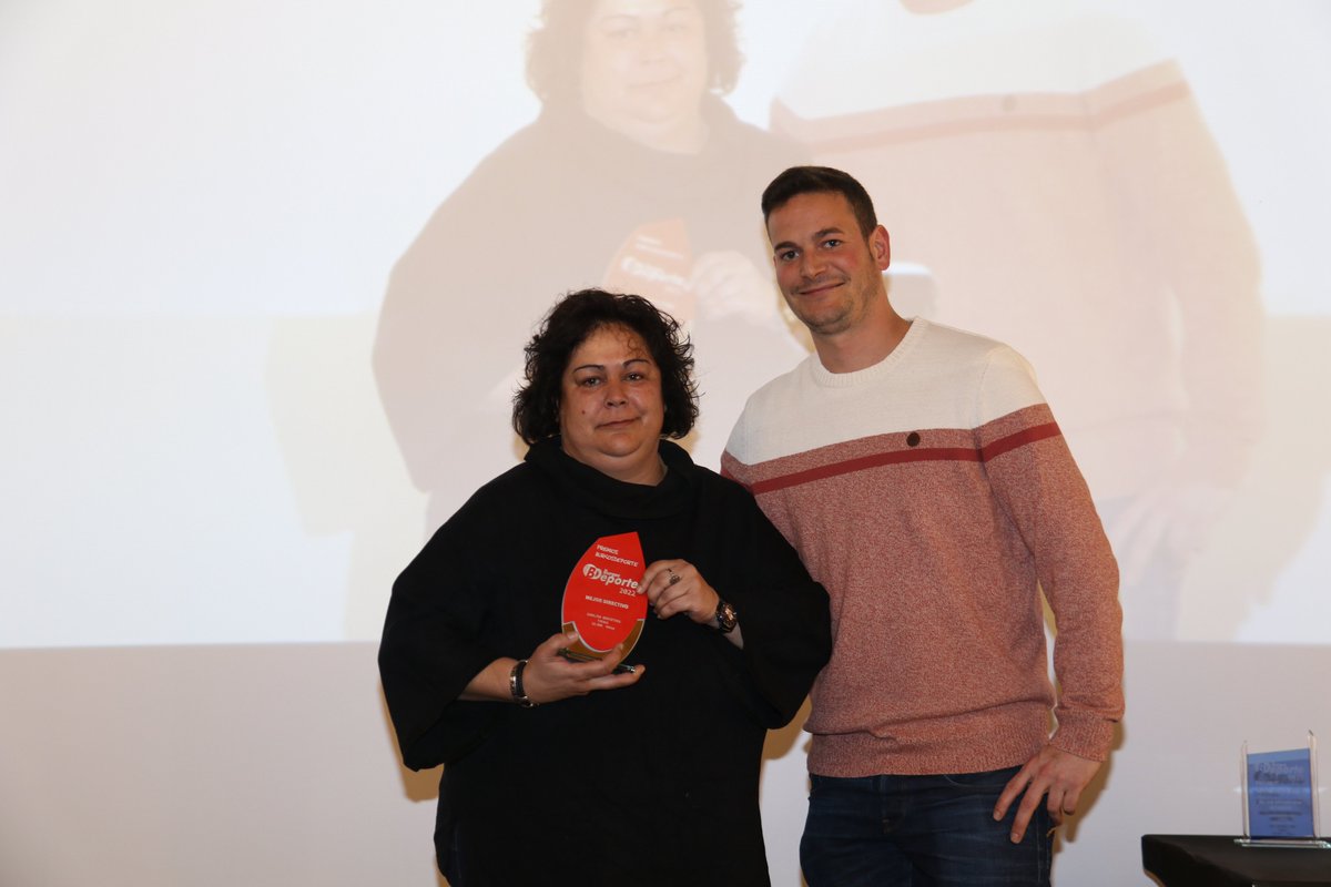 Ayer participamos en la entrega de los XVIII Premios BurgosDeporte🤩 

Gracias por hacernos participes y enhorabuena a todos los deportistas que representan el deporte burgalés🚀

Entregamos el premio a Carolina Goicoetxea, ganadora del premio a mejor directivo.

#Burgosenelmundo