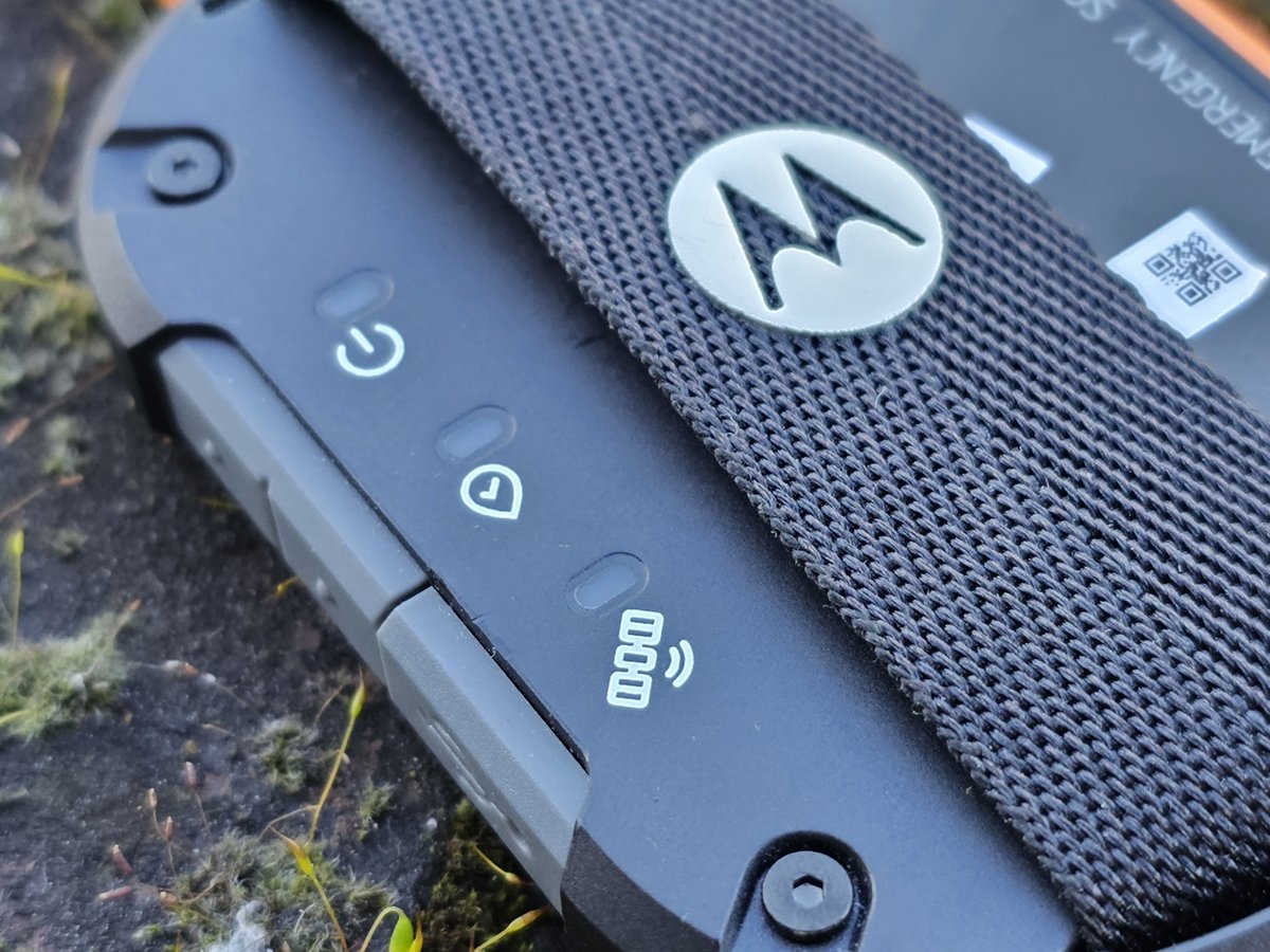 1/2 <a href="/Bullitt_Group/">Bullitt Group</a> unveils a trio of devices with satellite messaging as promised at CES. Meet the Motorola Defy ($599) &amp; Motorola Defy Satellite Link ($99). Love the Link device which is a compact Bluetooth accessory offering two-way sat messaging, location sharing &amp; SOS. #MWC23