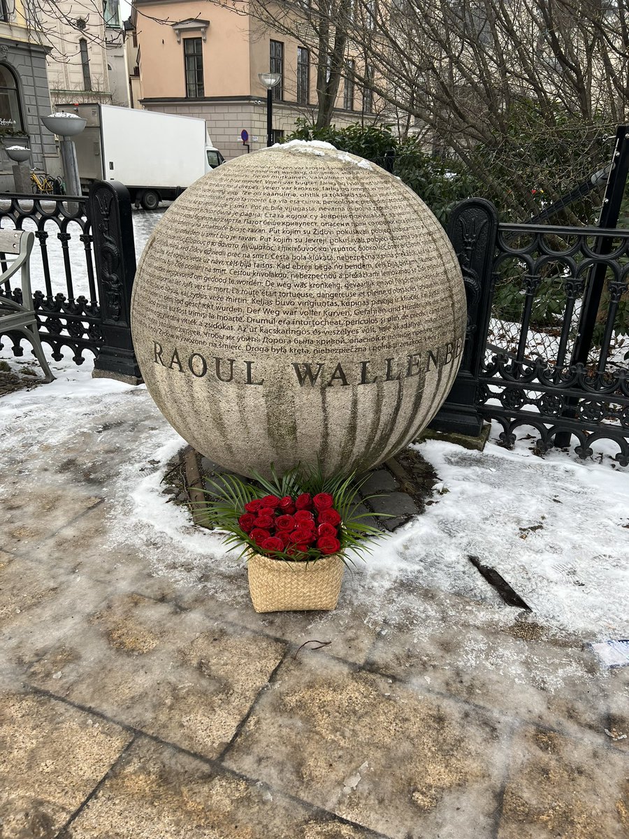 We commemorated 31th anniversary of Khojaly Genocide by laying wreath on Raoul Wallenberg Memorial in Stockholm. In crime against humanity, 613 innocent 🇦🇿civilians, mainly women&amp;children were brutally massacred by 🇦🇲 over night of 25-26 February 1992. We demand <a href="/justice_khojaly/">Justice for Khojaly</a>