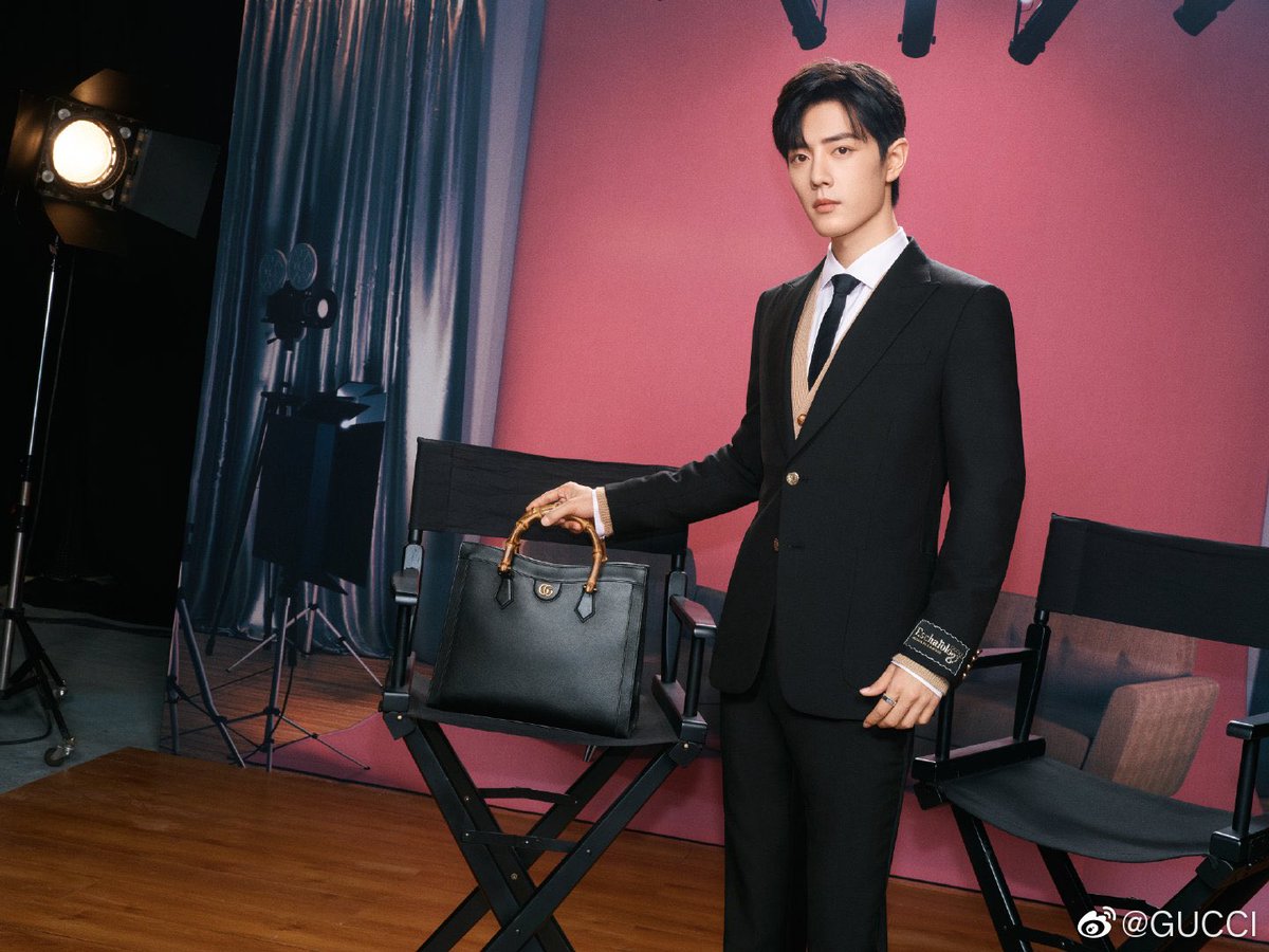 PJ_bozhan's tweet photo. แบบคุณ CEO ท่านหนึ่งถือกระเป๋าไงให้ตัวแม่แบบนี้คะ

XIAO ZHAN GUCCI MFW 2023  

@gucci  
#XiaoZhan 
#XiaoZhanxGucciFW23 https://t.co/aIkqBNn7UF