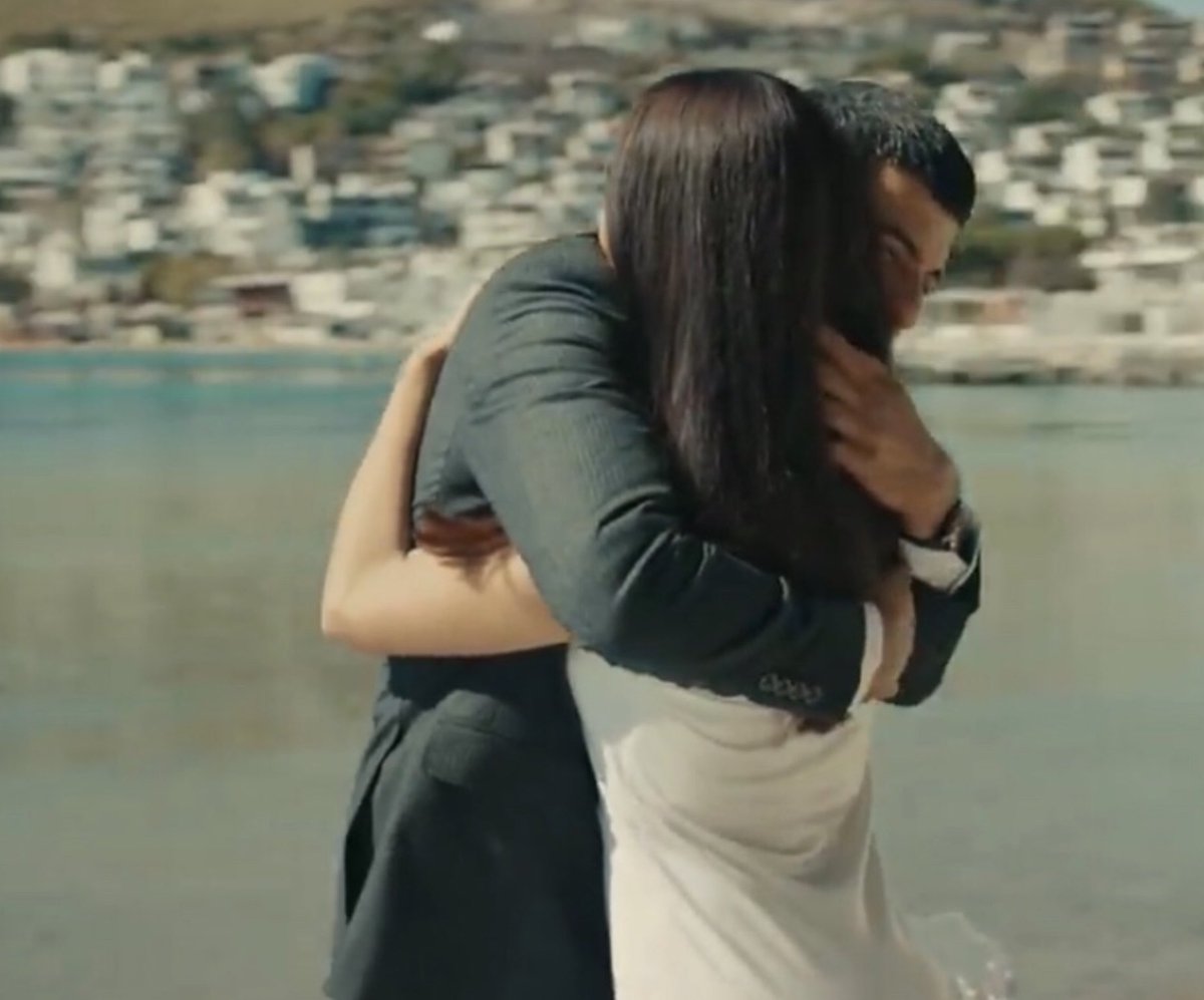 RiittaTheuma's tweet photo. Unforgettable scene. Full of love and tenderness💙💙

#EnginAkyürek 
#TubaBüyüküstün  
#EnTuForever 
#MavSan https://t.co/K4isY5QrnX