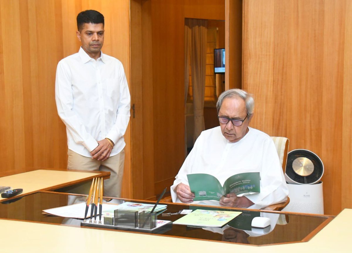 NewsGramHindi's tweet photo. #Budget4NewOdisha प्रदेश के वित्त मंत्री निरंजन पुजारी ने आज विधानसभा में साल 2023-24 के लिए 2.3 लाख करोड़ रुपए का बजट पेश किया। #greenbudget ऑनलाइन जनता तक पहुंच जाएगा।
#Odisha #Healthcareforall #BudgetSession #Budget23 #NaveenPatnaik #NaveenOdisha #ebudget https://t.co/037emQUtOi