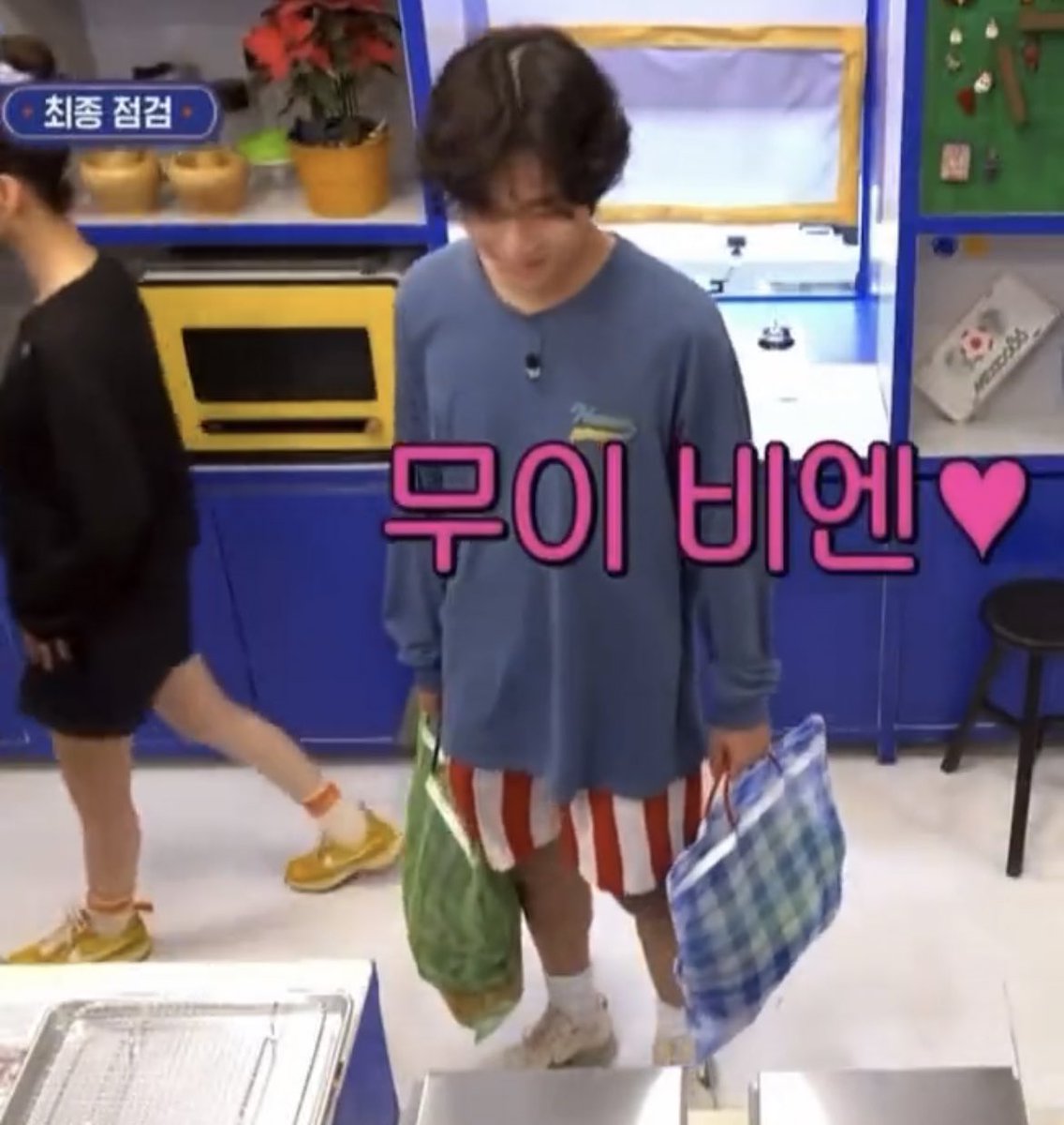 taessarect's tweet image. guys