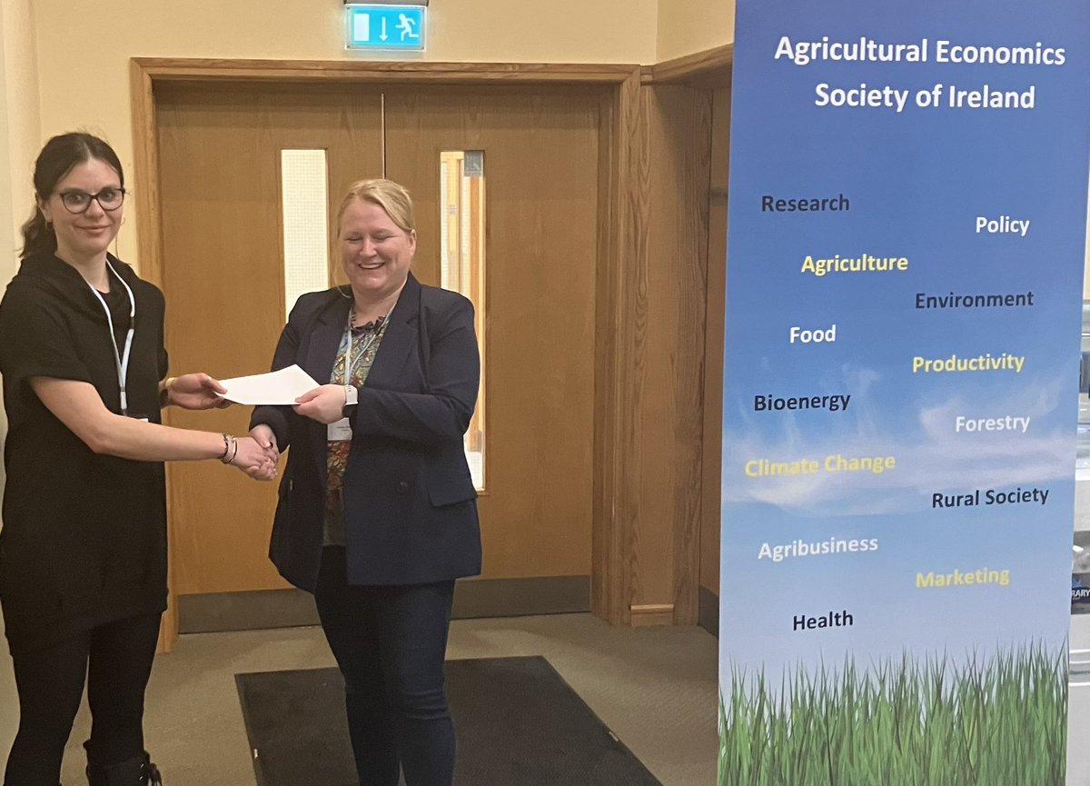 Congrats to Marie Merlo @teagasc @ucc Although in the early stages of her PhD studies she won 2nd prize for the best PhD presentation at the AESI Early Careers Research Day. Marie is part of the Uprotein project and is also supervised by @thia_hennessy @SeamusOM