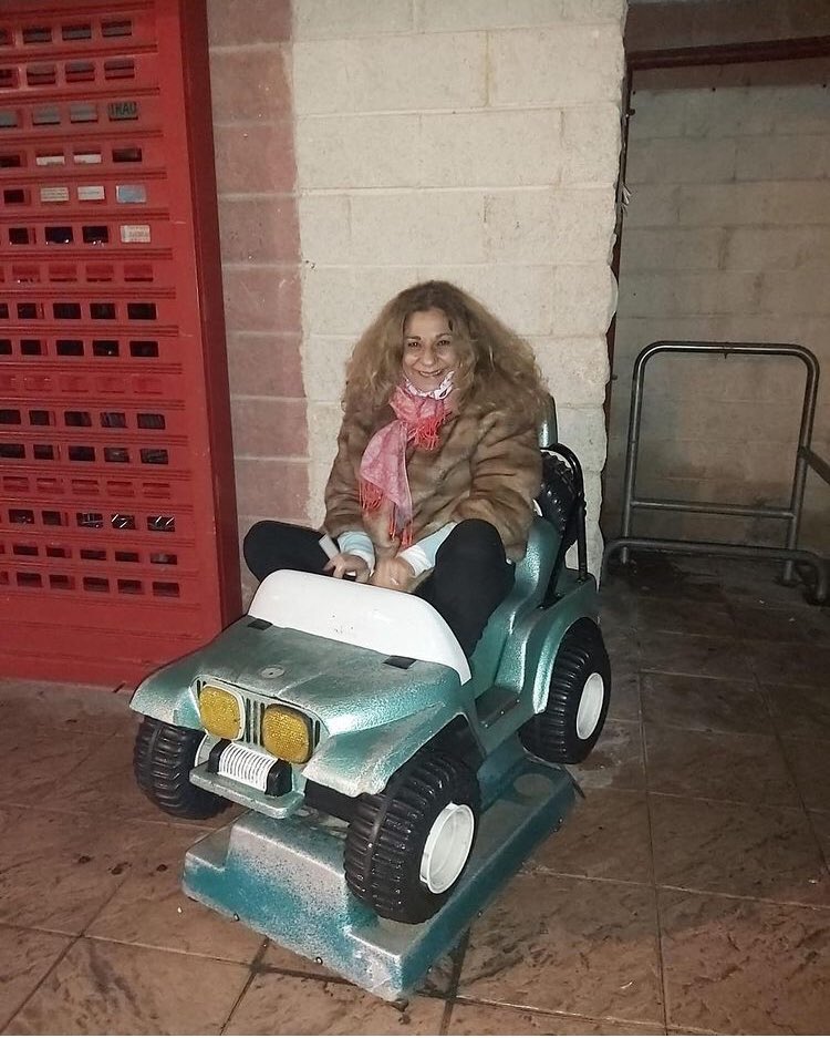 ls fotos de rosalia borracha con rauw son una fantasía. A mí me sacan fotos borracha y creo que se vería un poco así: